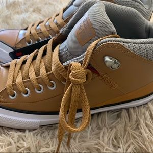 NWT Leather Converse Insolated Low Top